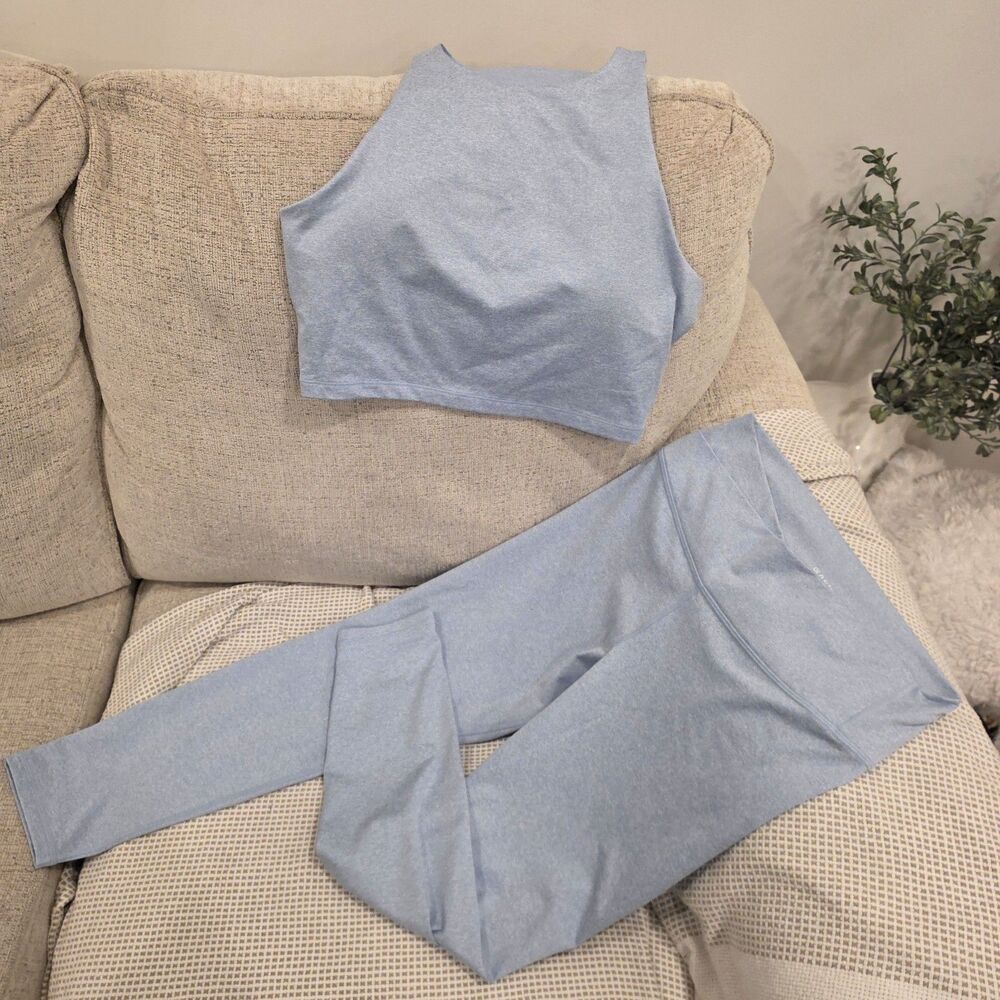 New Old Navy L Light Blue Athletic Crop Top and Leggings Set